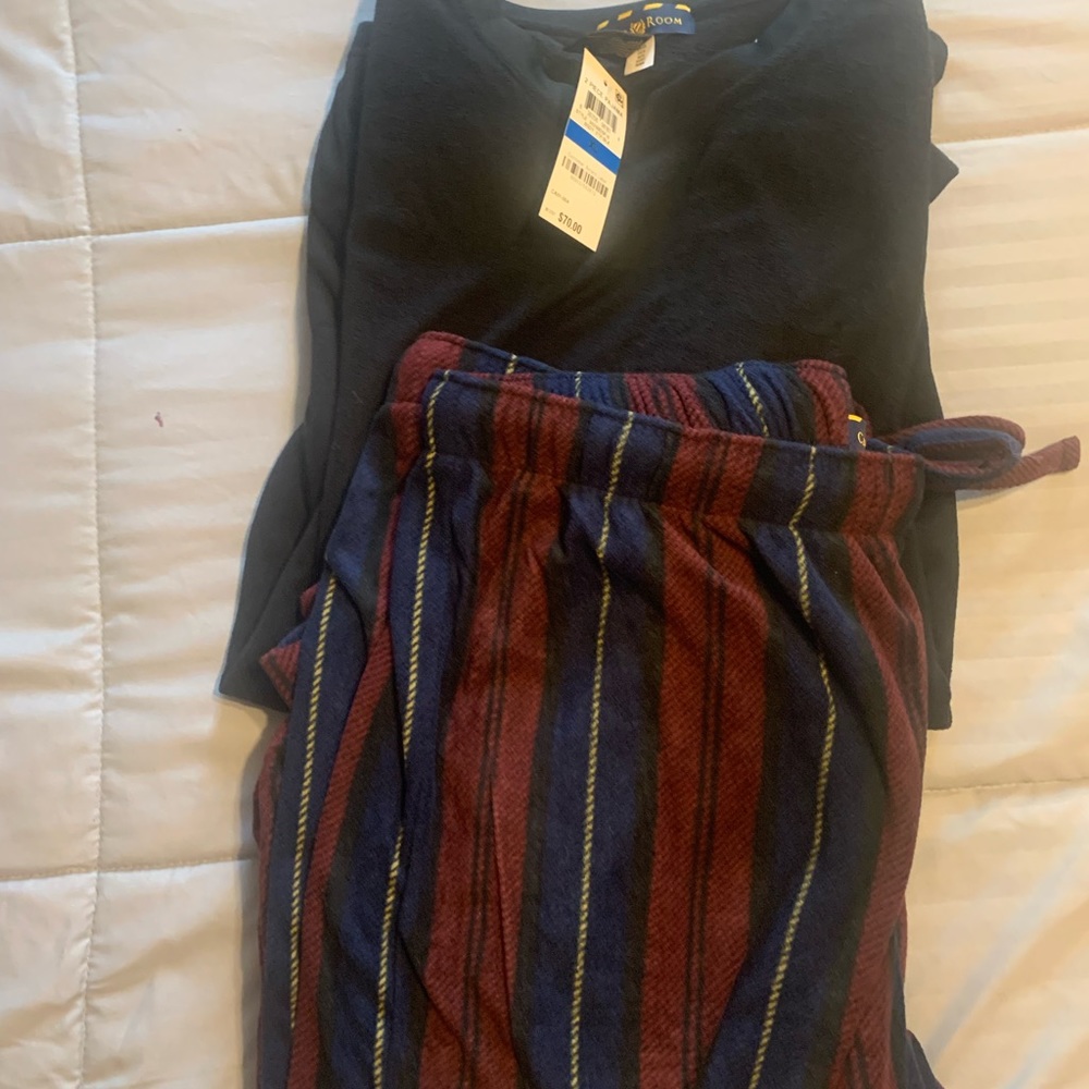 Pajama Set - Picture 2 of 3